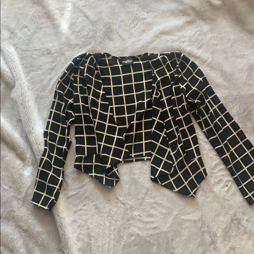 Silk black with white shrug